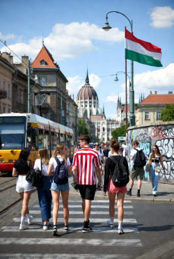 Hungarian Street Language: How Young People Really Talk in Budapest